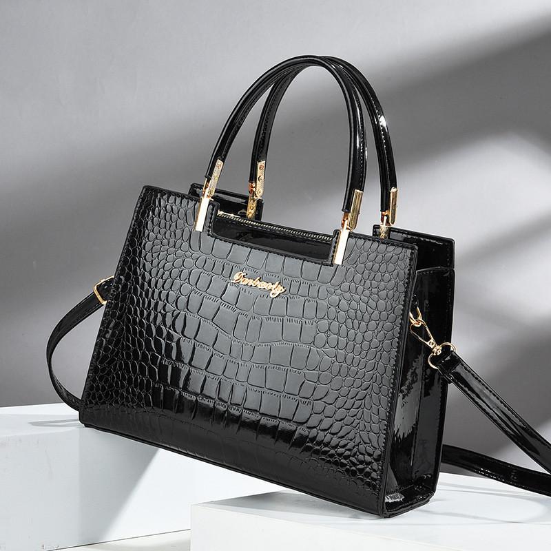 Trendy Mom Bag Perfect For Daily Use 2023 Summer Collection Medium Size Crocodile Pattern Multiple Colors