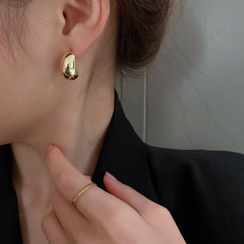 

Silver Needle Fashion Geometric Doudou Earrings Hong Kong Style Versatile Cold Wind Earrings Simple Premium Temperament Earrings