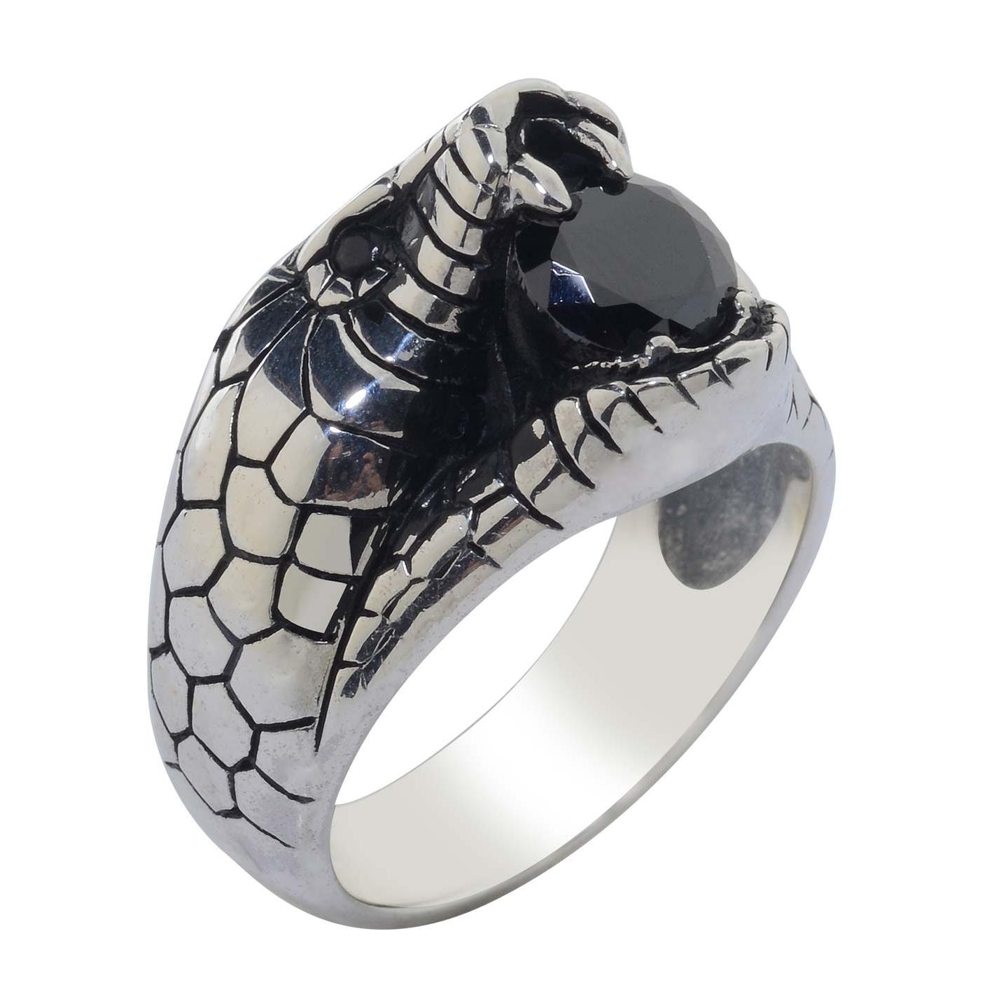 

Серебряное мужское кольцо с черным камнем и 3D-рисунком змеи