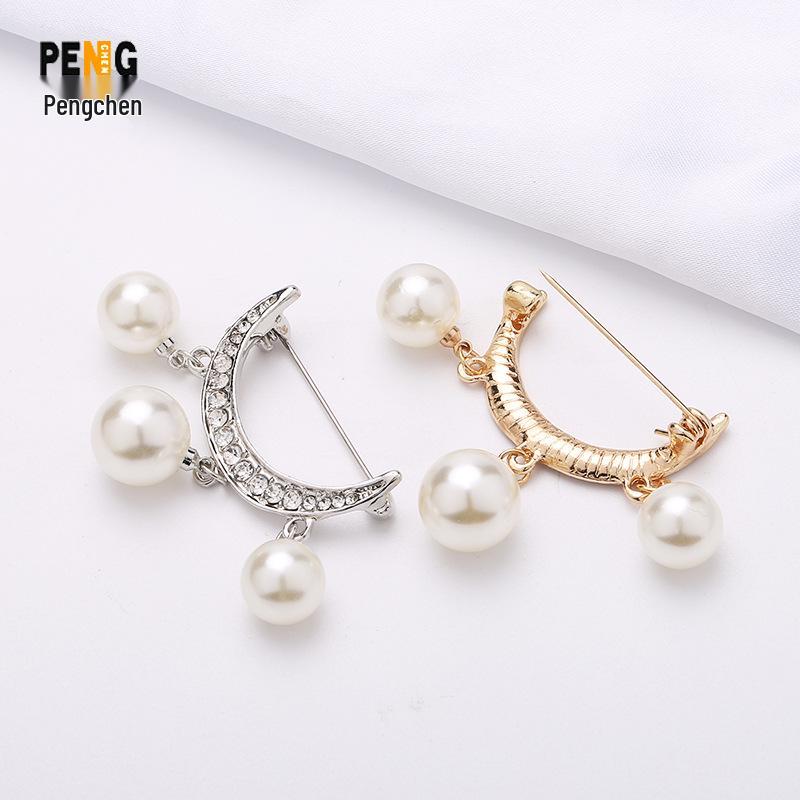 Elegant Pearl Brooch Pin for Clothes and Cardigans - Women's Accessory
