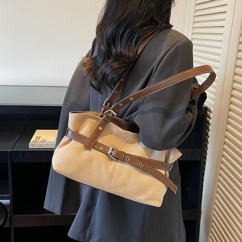 A Niche Tote Bag, A Light Luxury Underarm Bag, A Versatile Shoulder Bag for Commuting