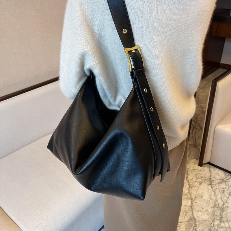 Premium sense of simplicity and large capacity solid color underarm tote bag women's bag 2025 new autumn and winter casual shoulder oblique span bag