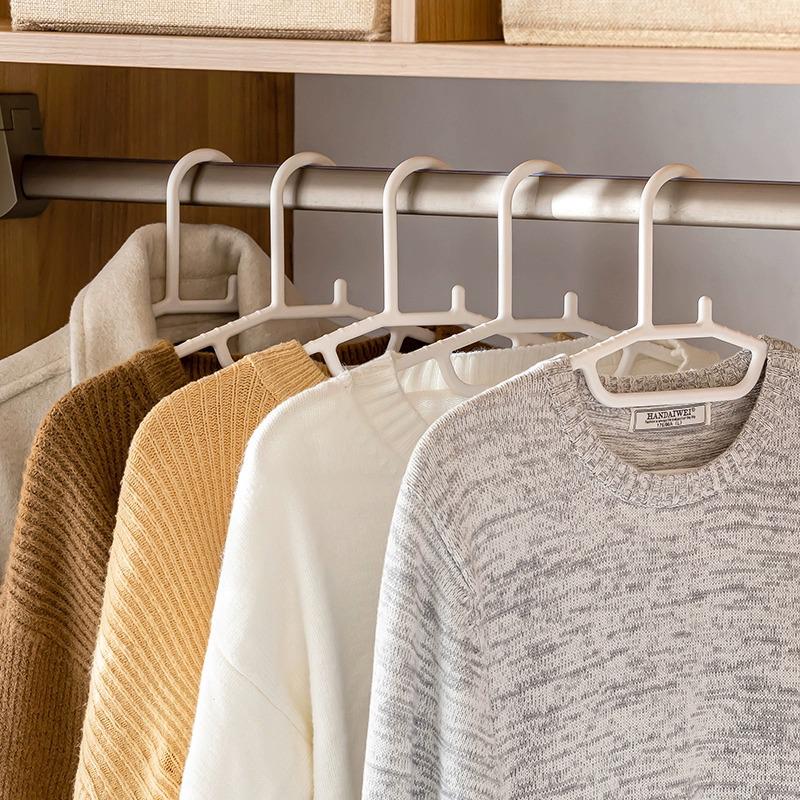 Japanese-Style Non-Slip Thickened Plastic Clothes Hanger for Dormitory, Balcony, or Wardrobe.
