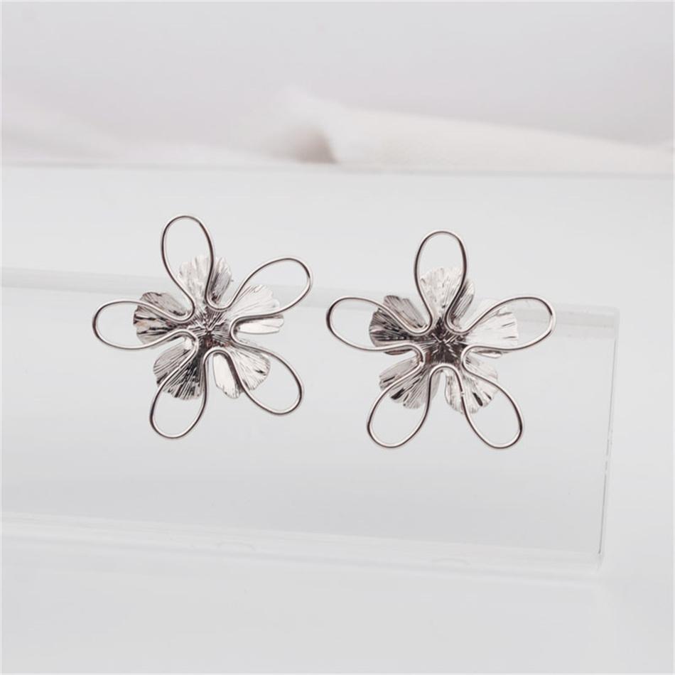 Übertriebene Große Webblumen Metall Goldene Stecker Ohrringe für Frauen Ohrschmuck Accessoire