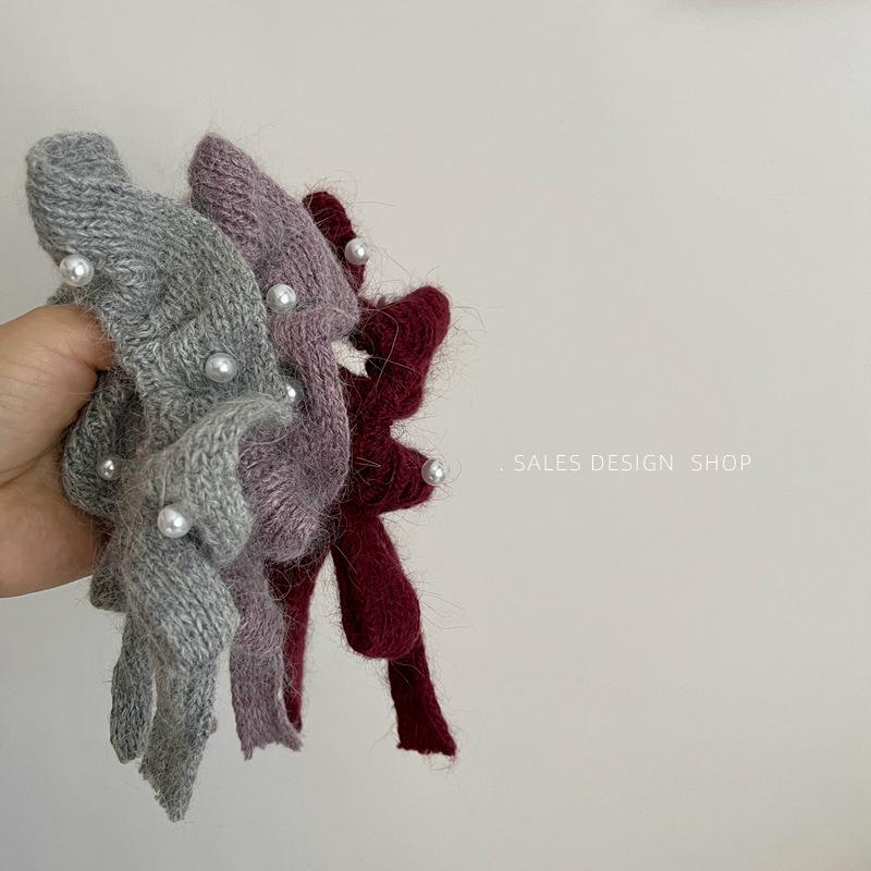 Korean Pearl Bow Knitted Scrunchie – Elegant Autumn/Winter Hair Accessory