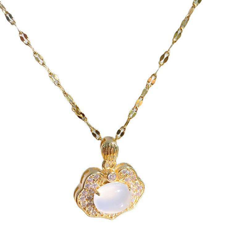 New Chinese Style Agate Imitation Peace Lock Necklace for Women – Micro-Set Diamond Clavicle Chain with a High-End Feel