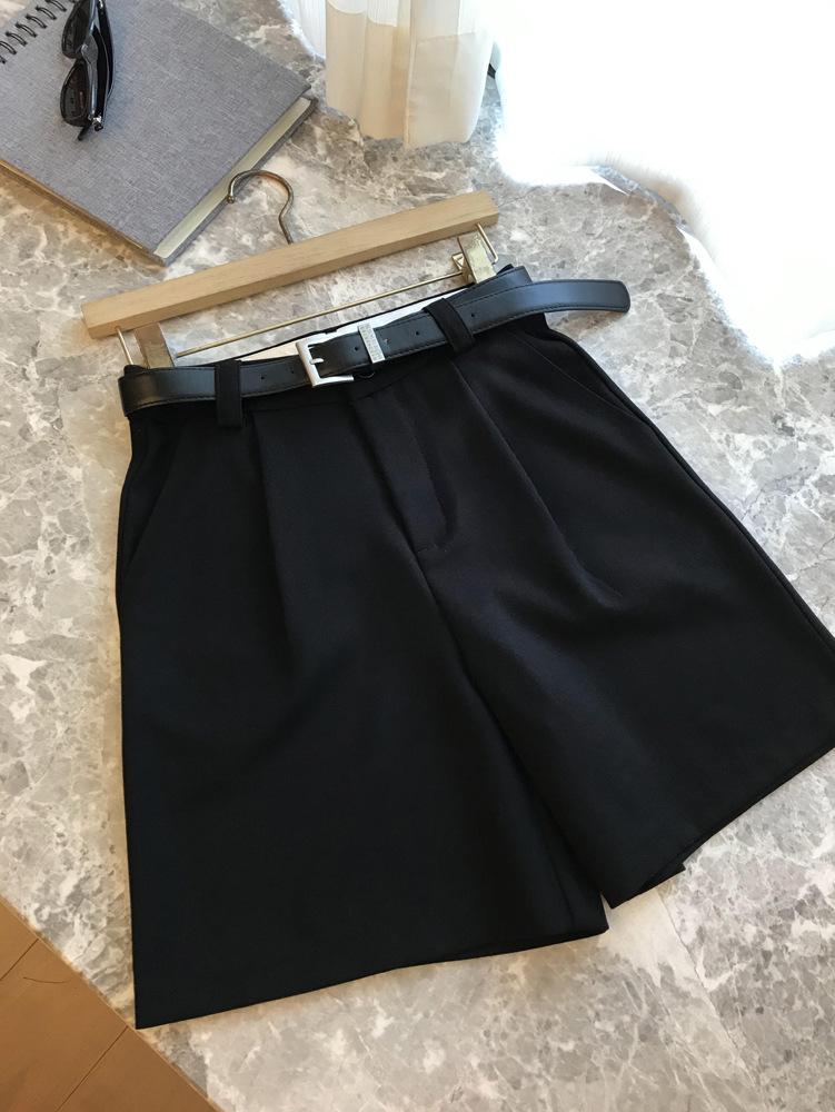 Okamžitě šik: Vysoce kvalitní dámské ležérní šortky áčkového střihu s rovnými nohavicemi.