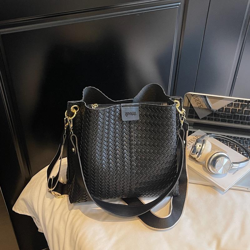 Large Capacity Bag Women's Bag Autumn and Winter New Trendy Fashion Broadband Messenger Bag Shoulder Handbag