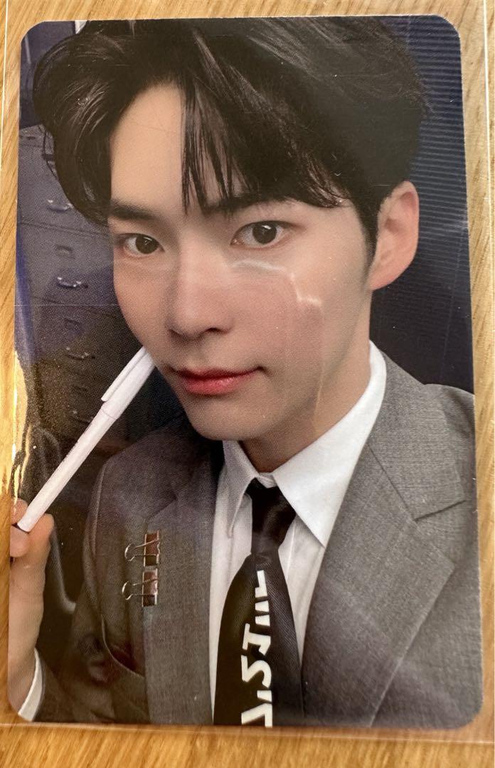 

[USED] Limited ZB1 Hello82 Pre-order Bonus Random Trading Card Song Han Bin