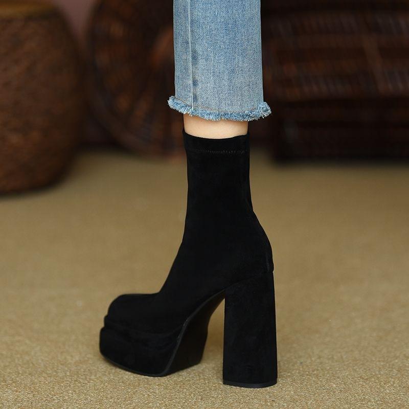 Sweet and cool wind thick-heeled boots, long legs in autumn and winter, niche design, soft-soled comfortable Martin boots