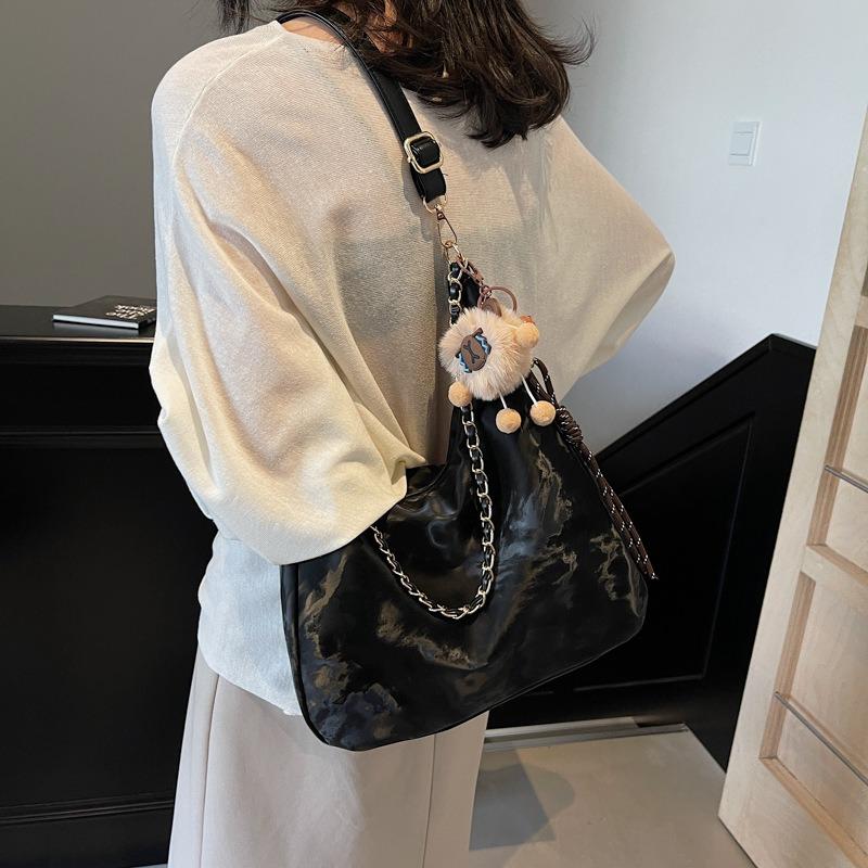Large-capacity bag women's autumn and winter versatile new leisure chain shoulder messenger bag commuter tote bag