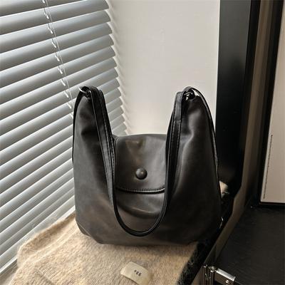 Vintage Underarm Tote Bag Female College Student Class Commuter Shoulder Bag 2025 Autumn and Winter Niche Casual Women's Bag Black