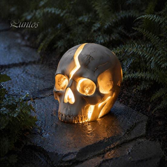 Gothic Resin Ornament Cracked Skull Garden Solar Light, LED Statue Spooky Industrial Table Decor Ornament, Halloween Decoration for Haunted House Bar