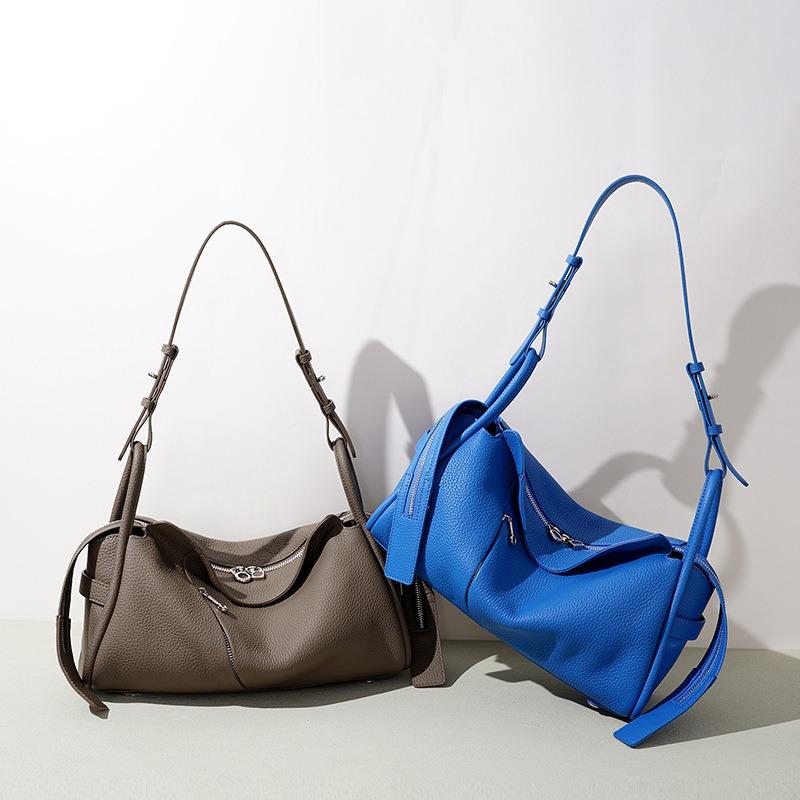 First Layer Cowhide Pillow Bag, Portable Armpit Bag, Genuine Leather Spring and Summer Large-capacity Commuter Shoulder Bag.