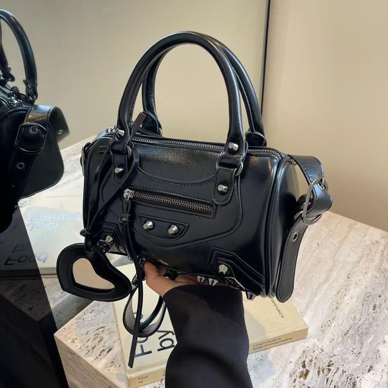 Locomotive Women'S Niche Fashion Rivets Portable Pillow Bag Wide Shoulder Strap Single Shoulder Messenger Bag