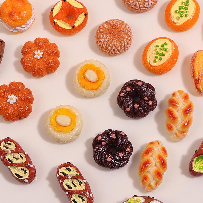 Miniature Cream Bread Simulation Toy Cake: DIY Resin Accessories for Children's Pretend Play and Handmade Projects.