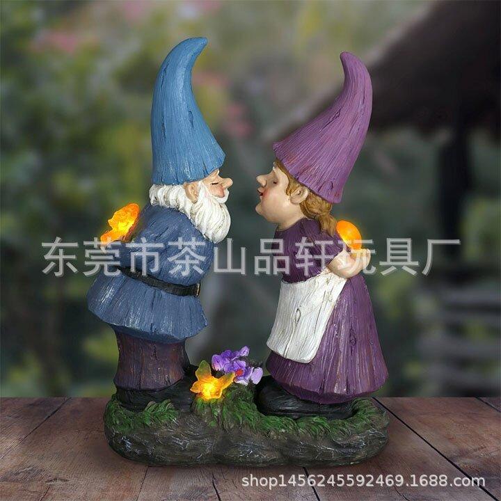 Time bubble bath gnome figurine, lazy sofa gnome, small gnome couple kissing, resin craft
