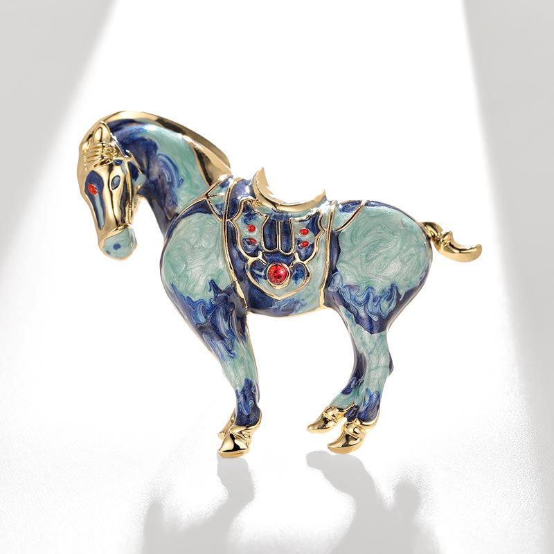 Bo Xin Yun Zodiac Horse Brooch: Rhinestone-Embellished Oil Painting Pin for Men s Accessories