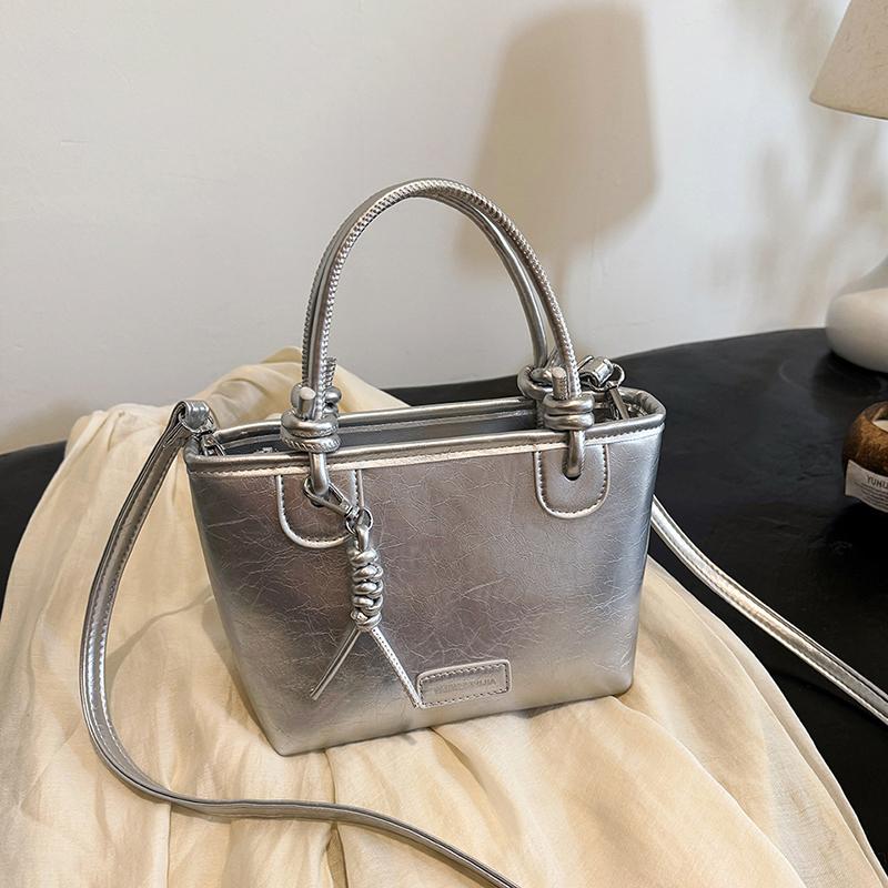 Fashion Versatile Red Handbags For Women  New Simple PU Leather Crossbody Bags Shopping Commuting Female Bucket Purses