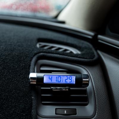 Přenosné hodiny do ventilace auta s ukazatelem teploty - Kompaktní teploměr na palubní desku auta se svítícím LCD displejem