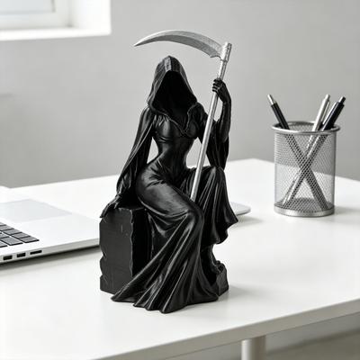 Halálfej Figura Sarlóval 3D Nyomtatott Rejtélyes Női Halálfej Szobor Gótikus Kísérteties Szobrocska Könyvespolcra Asztalra Dekoráció