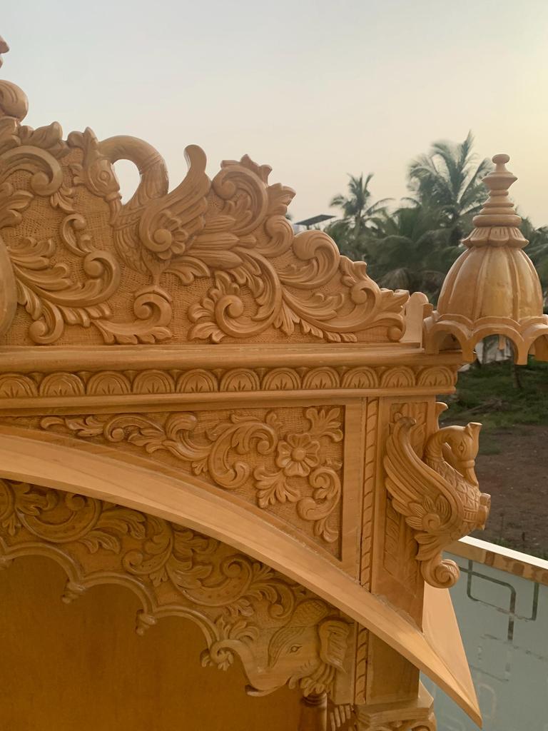 Handgeschnitzter Hindu-Tempel aus Teakholz mit LED-Beleuchtung