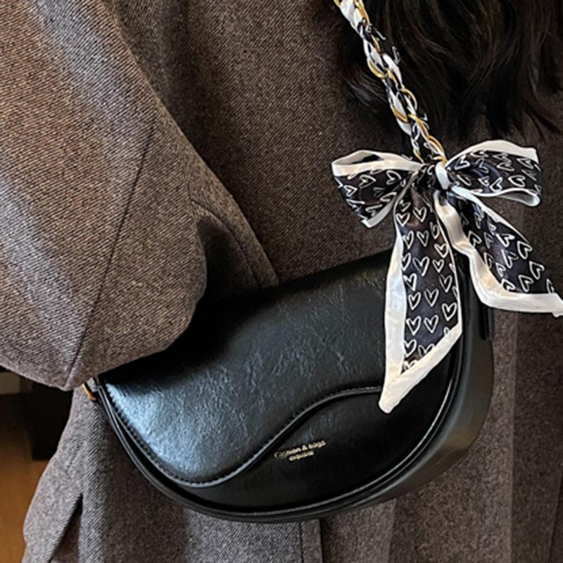 Commuter temperament bag Women's messenger bag 2025 autumn new bag Simple shoulder bag Women's bag Saddle bag Underarm bag