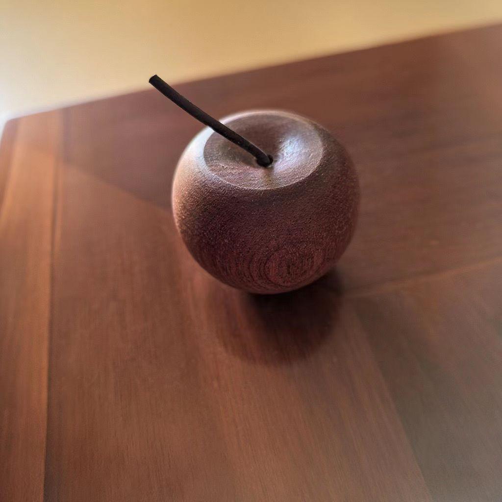 

Диффузор для ароматерапии из массива дерева в форме яблока для дома и автомобиля - Деревянное изделие ручной работы