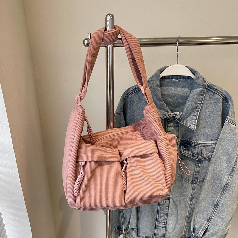 Fashion commuter large capacity shoulder messenger bag women's new casual fashion tote bag Korean version armpit bag
