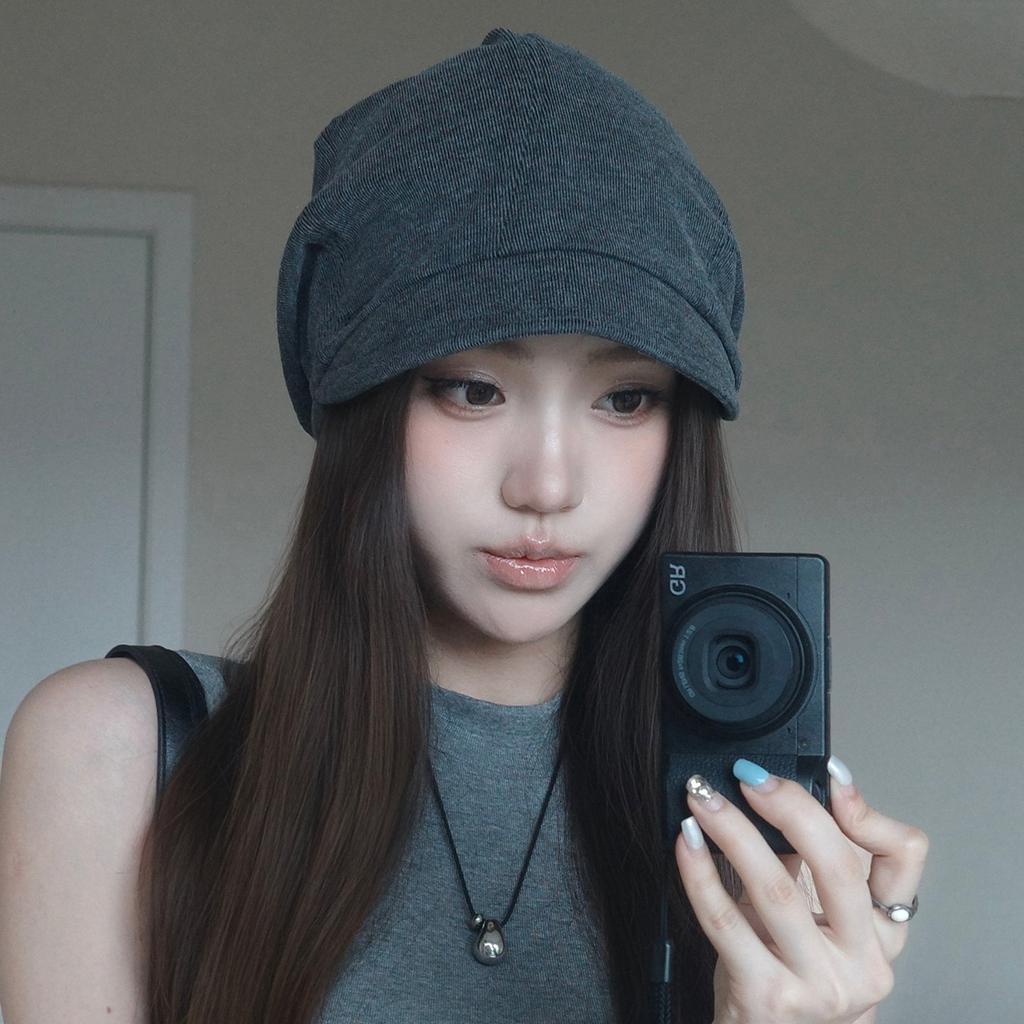 Design sense shows the face, small pile hat, cold hat, autumn sweet and cool versatile headgear, fashionable pullover confinement hat