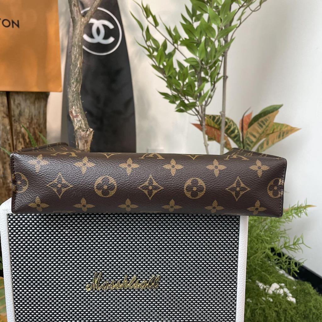 [Pre-Owned] Toiletry Pouch 26 Classic Monogram Canvas And Leather Wash Bag - Very Good #BJMPSP
