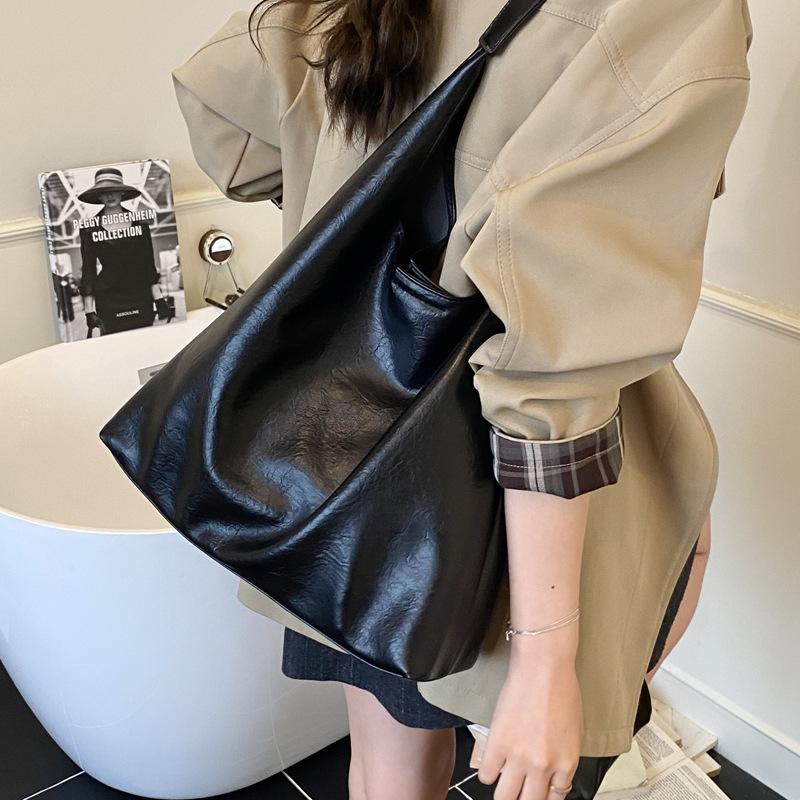 Large Capacity Tote Bag Women's 2025 New Retro Trend Fashion Simple Casual Versatile Shoulder Bag