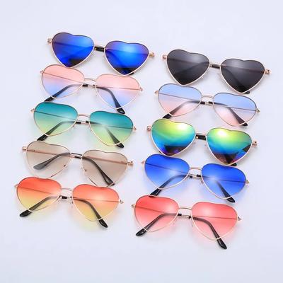 1PC Mulheres Óculos de Sol Formato Coração Marca de Luxo Designer Homens Armação de Metal Óculos de Sol Vintage Lentes Oceano Gradientes Sombras UV400