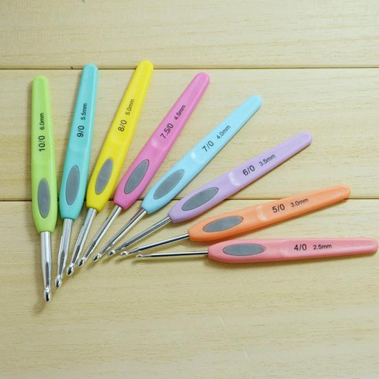 8 stk Genser Skjerf DIY Håndverk Heklenåler Plasthåndtak Strikkepinner
