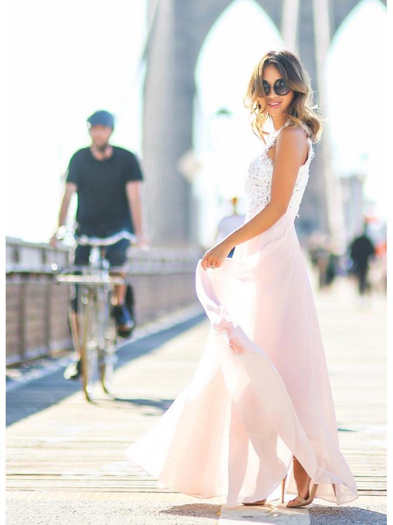 Elegantní šifonová večerní róba s krajkovou patchworkovou aplikací - 5 barev, k dispozici 6 velikostí