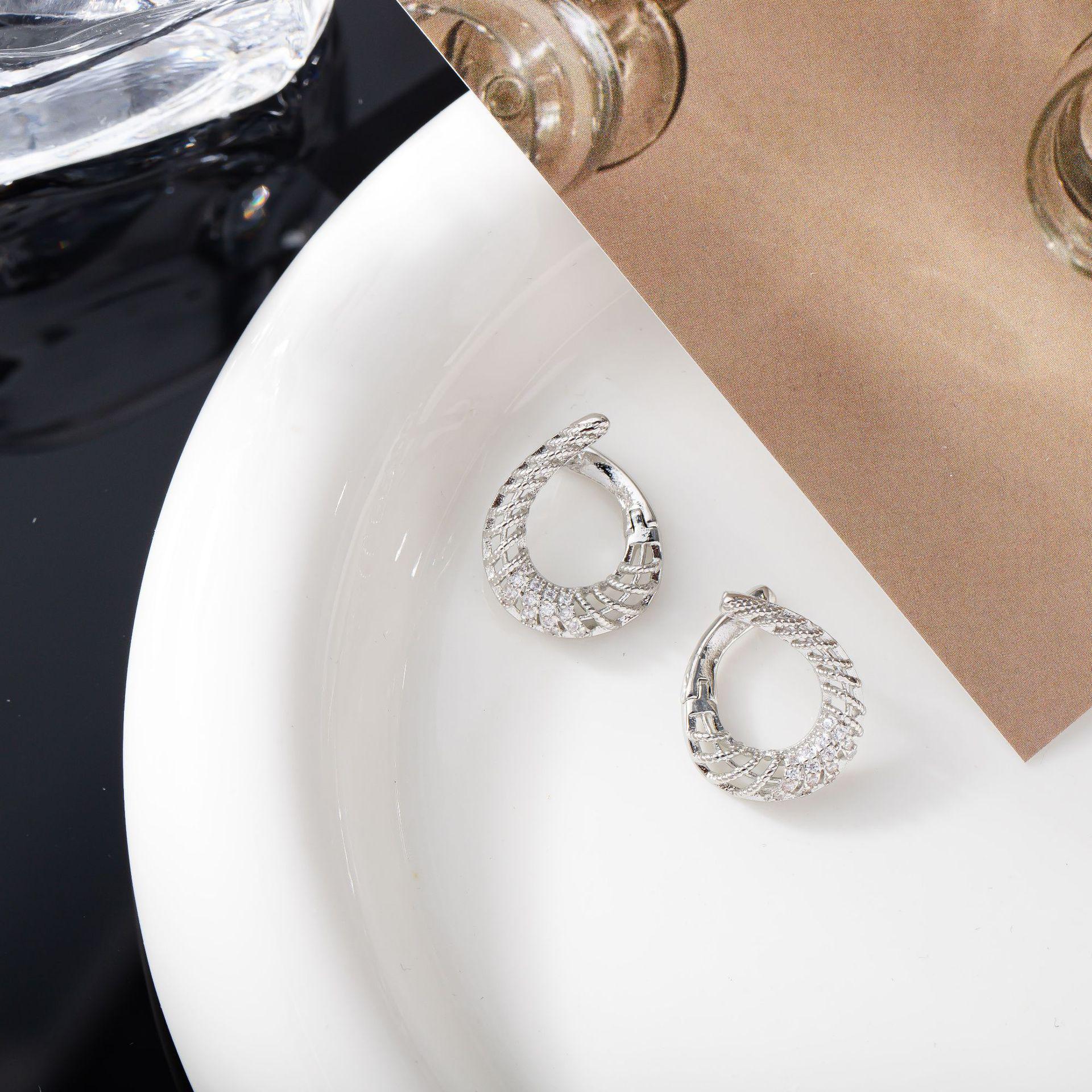 Personalized Full Diamond Hollow Ear Cuff for Women - European & American Style, Large Hoop, Retro Fashion