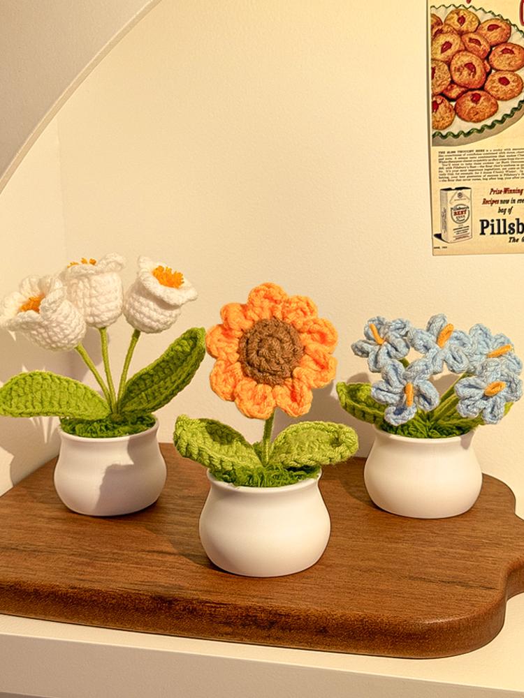 Sunflower Hand-Knitted Woolen Yarn Bouquet - Small Decorative Gift for Home