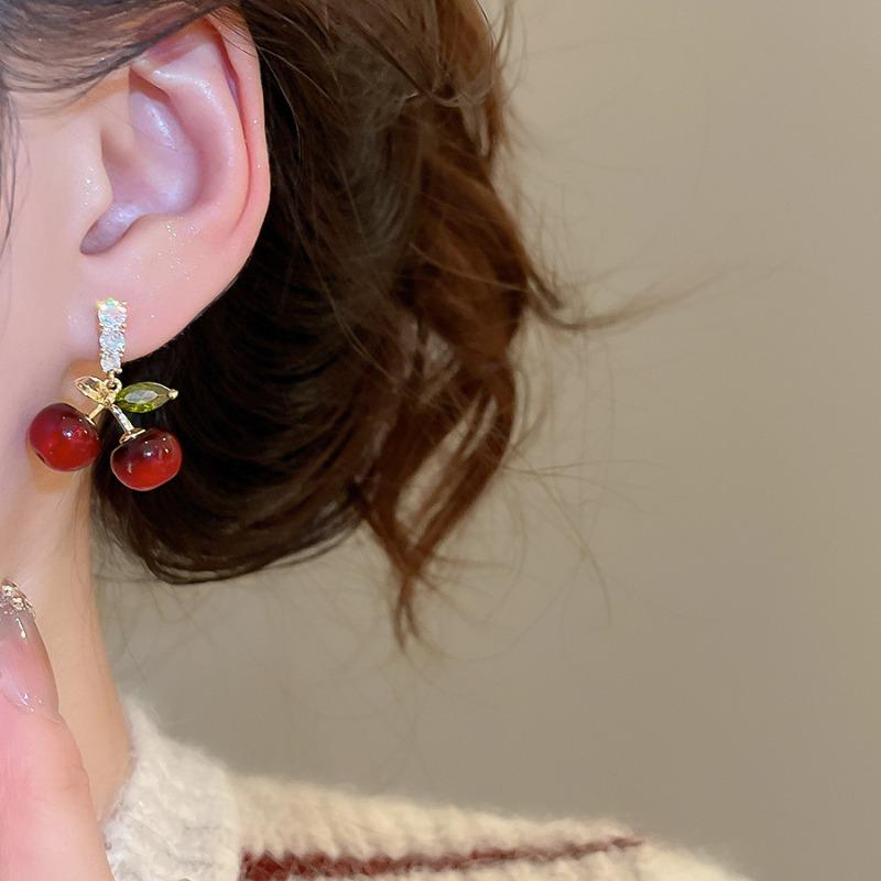 Orecchini Pendenti Ciliegia Rossa in Resina con Zirconia Cubica Rossa Lucida per Donna Placcati in Oro Vero Rame Gioielli Casual
