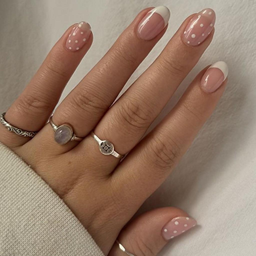 Le Fan Meijia 3D French Wearable Short Almond Flower False Nails