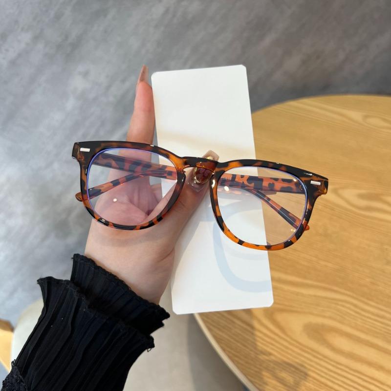 Anti-blue Light Eyeglasses Women with Regular Eyeglass Frame Finished Retro Flat Light Frame Goggles Unisex