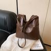 Retro Preppy Soft Leather Tote - Versatile Korean-Inspired Shoulder Bag for Women, Large Capacity, Ideal for Casual Use and Mother-Daughter Outings.
