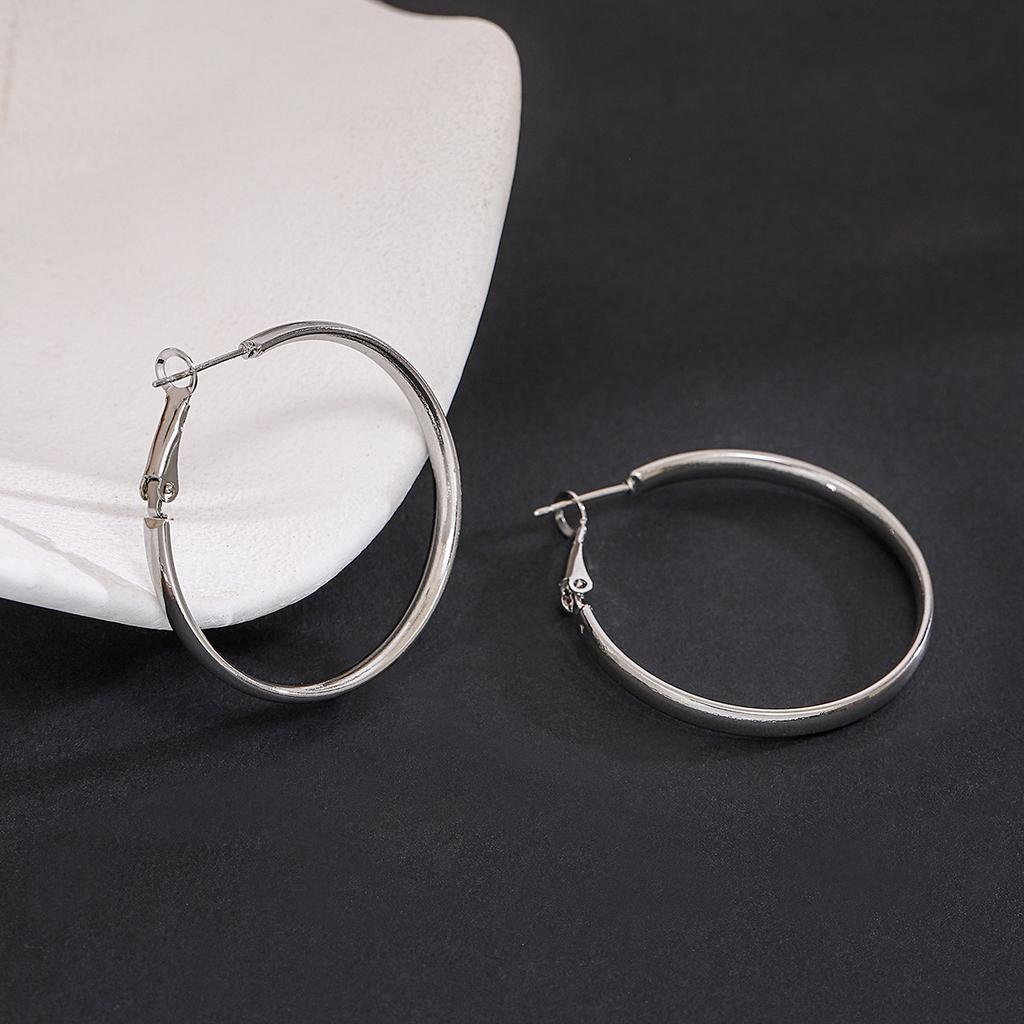Simple And Exaggerated Personality Geometric Round Earrings, Light Luxury High-End Temperament Plain Ring Ear Buckles