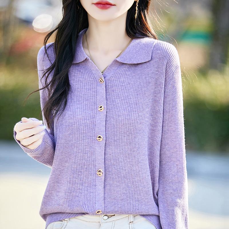 Lekki kardigan damski wykonany w 50% z wełny i w 50% z jedwabiu morwowego – uniwersalny sweter na 4 pory roku zapewniający całoroczny komfort i styl