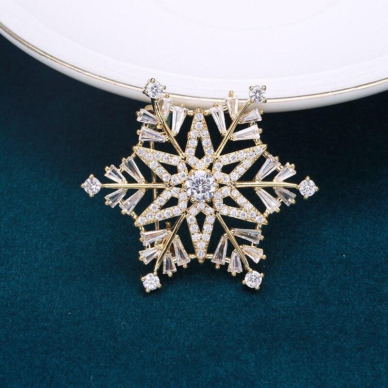 Blucome Temperament Three-dimensional Snowflake Zircon Brooch Ladies Office Suit Coat Pin Buckle