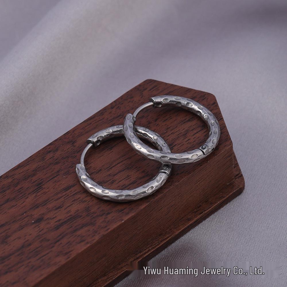 Stylish Gold Circle Ear Cuffs - Light Luxury Jewelry for Trendy Women