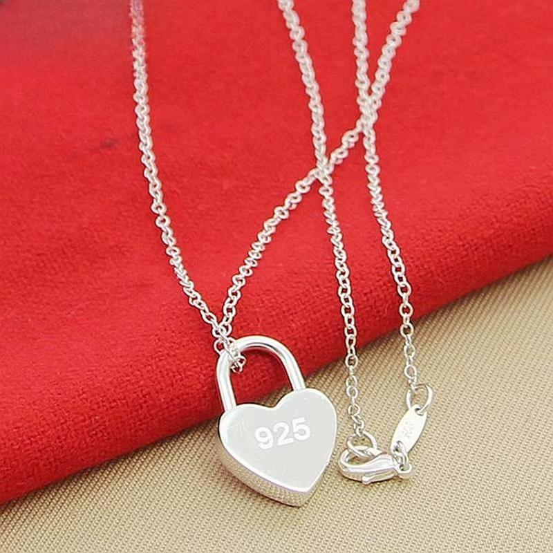 A square/heart shaped lock pendant necklace, suitable for women's wedding engagement daily gift heart shaped lock pendant necklace