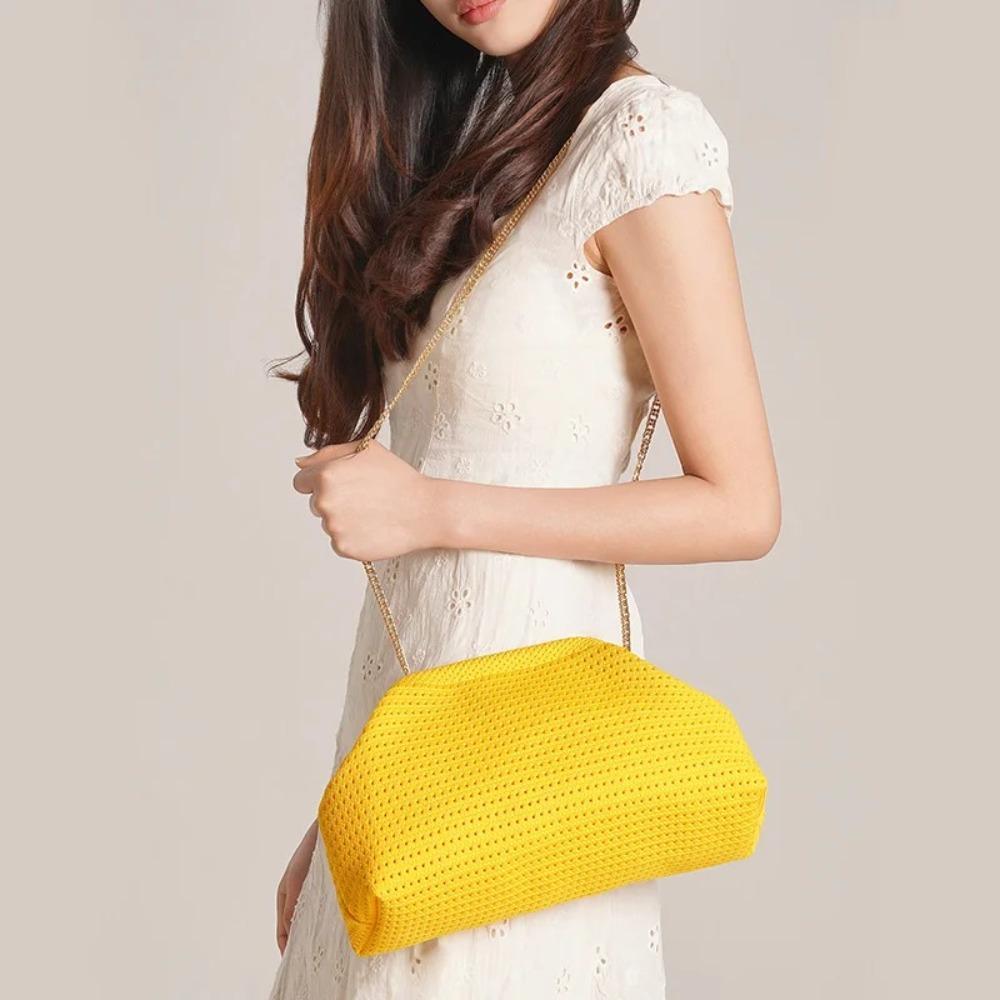 Trendige einfarbige Damen Strand-Clutch-Tasche Große Kapazität Weiche elastische Häkel-Handtasche Durchbrochene Bankett-Tasche Sommersaison