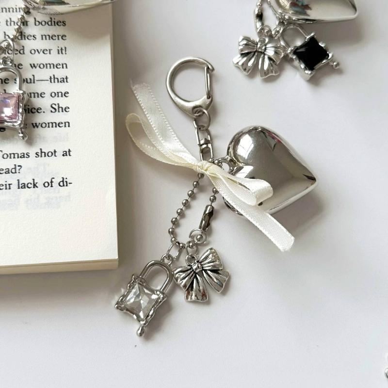 Delicate Heart Bag Pendant Elegant Heart Keyring Stylish Bowknot Pendant Charm Accessory for Bag and Key