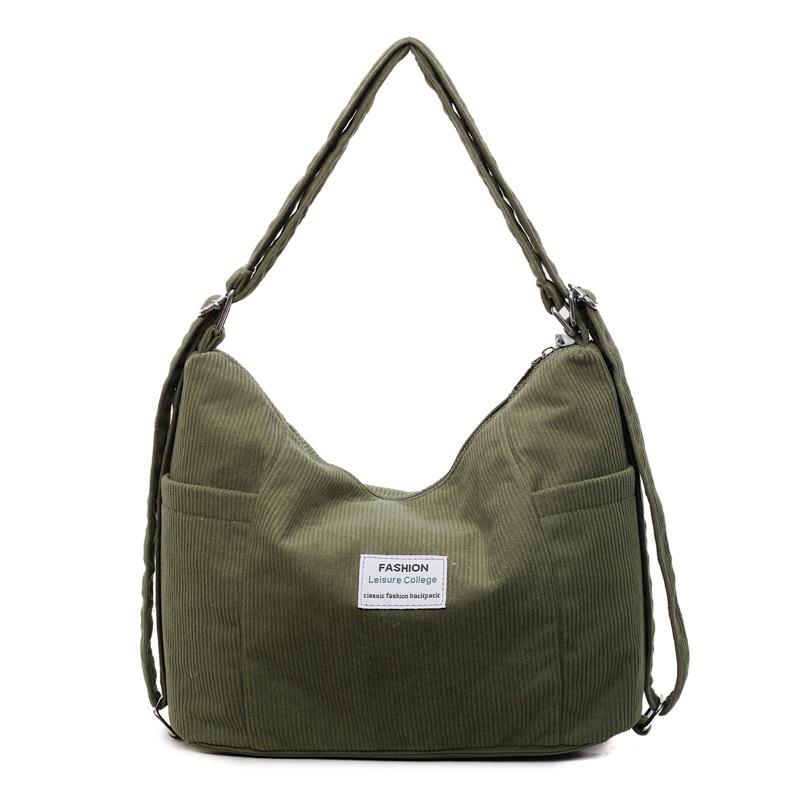 

Эта сумка кроссбоди — вместительная, непринужденная и повседневная сумка-тоут на одно плечо. зелёный