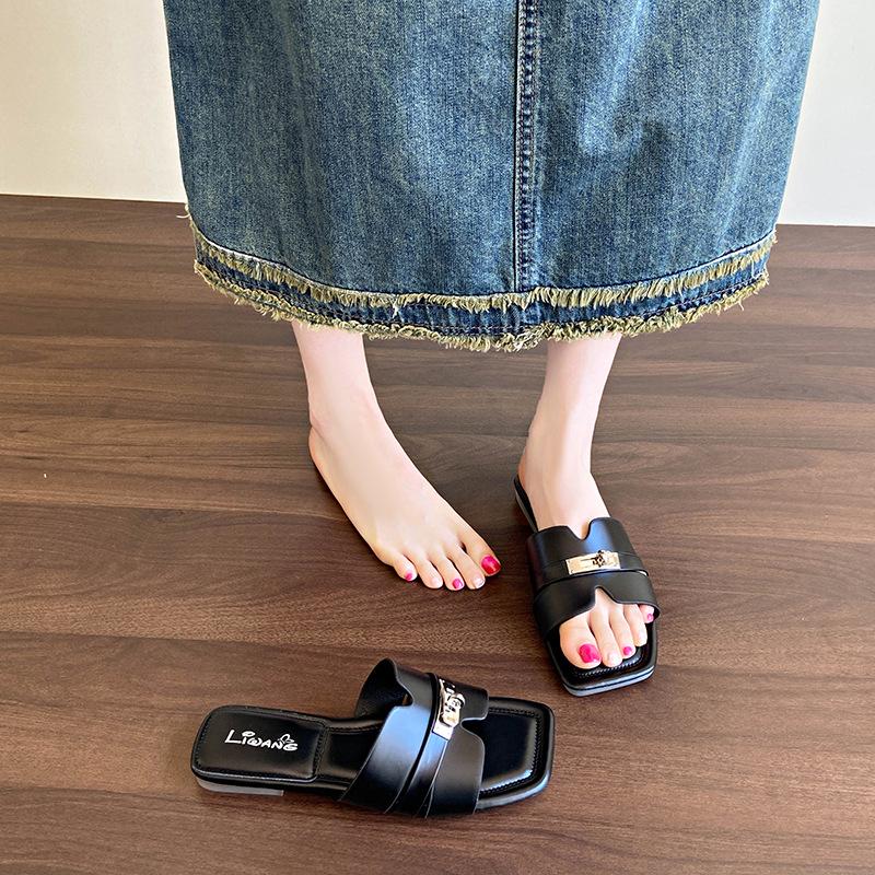 2025 New Silver Leather Sandals Women's Summer Casual Slip-On Beach Sandal Comfortable Versatile Flat Heel Anti-Slip Rubber Sole